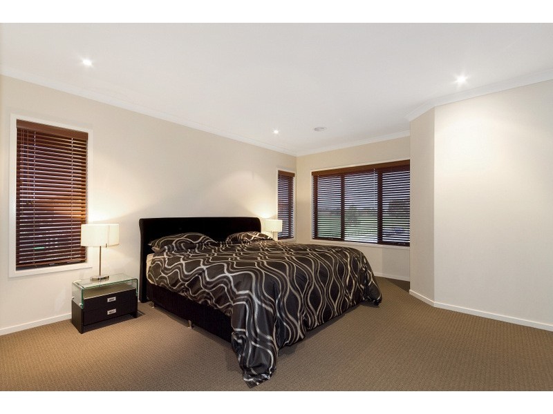 2 Kilburn Place, Pakenham VIC 3810