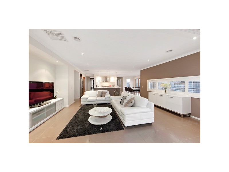 52 Montpelier Drive, Berwick VIC 3806