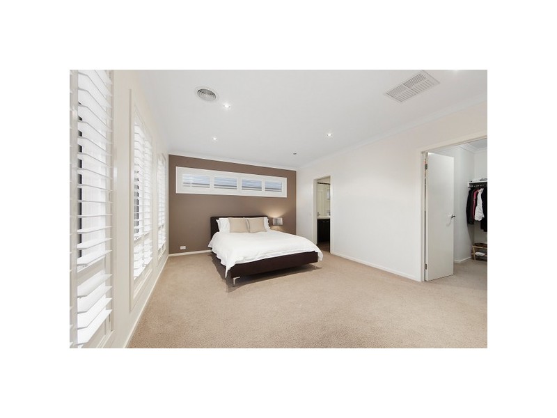 52 Montpelier Drive, Berwick VIC 3806