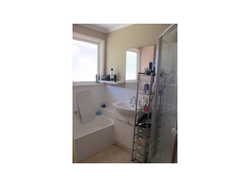 17 St Boswells Ave, Berwick VIC 3806