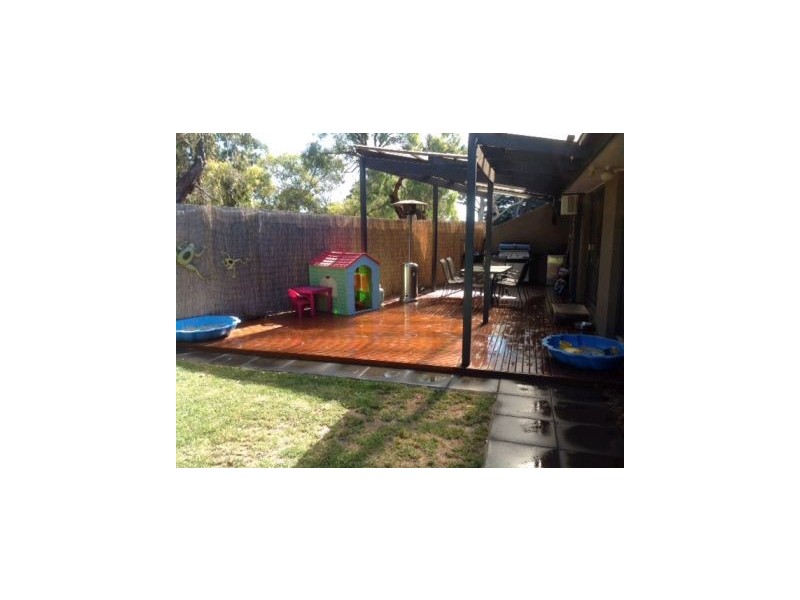 17 St Boswells Ave, Berwick VIC 3806