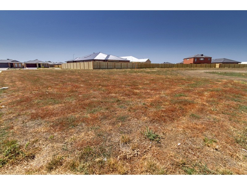 1 Waterbloom Avenue, Clyde North VIC 3978