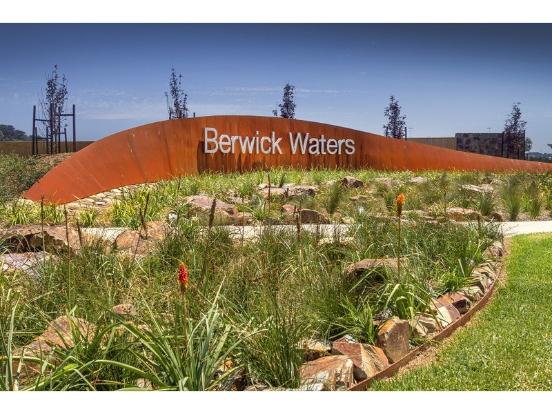 1 Waterbloom Avenue, Clyde North VIC 3978