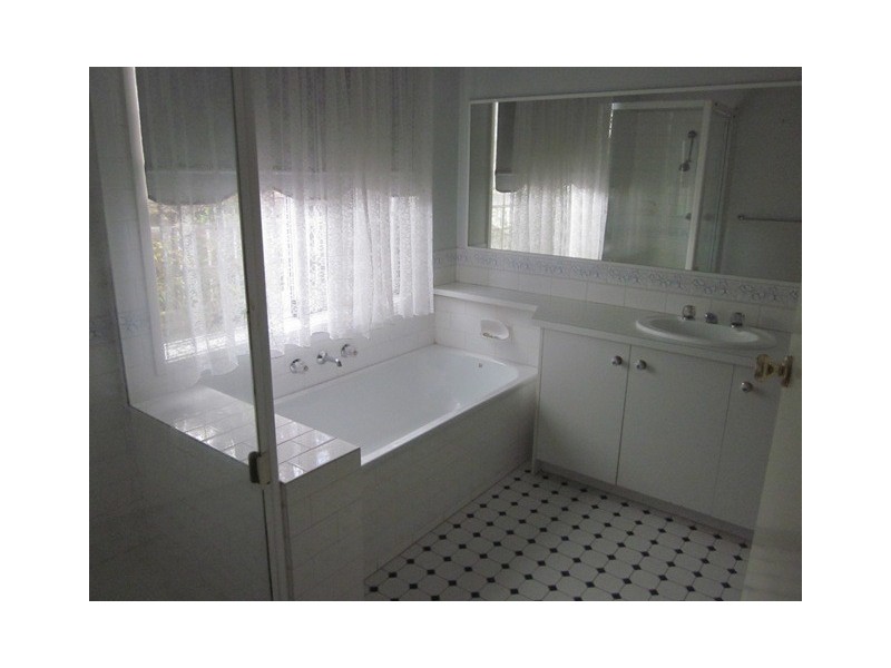 5 Emma Court, Berwick VIC 3806