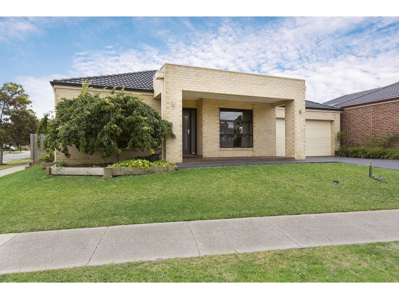 82 Wurundjeri Boulevard, Berwick VIC 3806