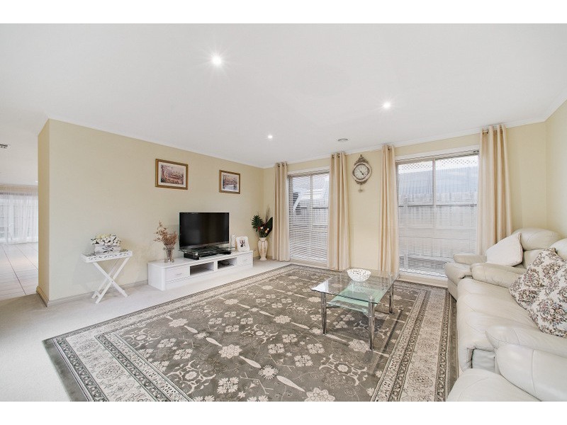 16 Sundial Court, Berwick VIC 3806