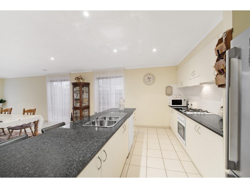 16 Sundial Court, Berwick VIC 3806