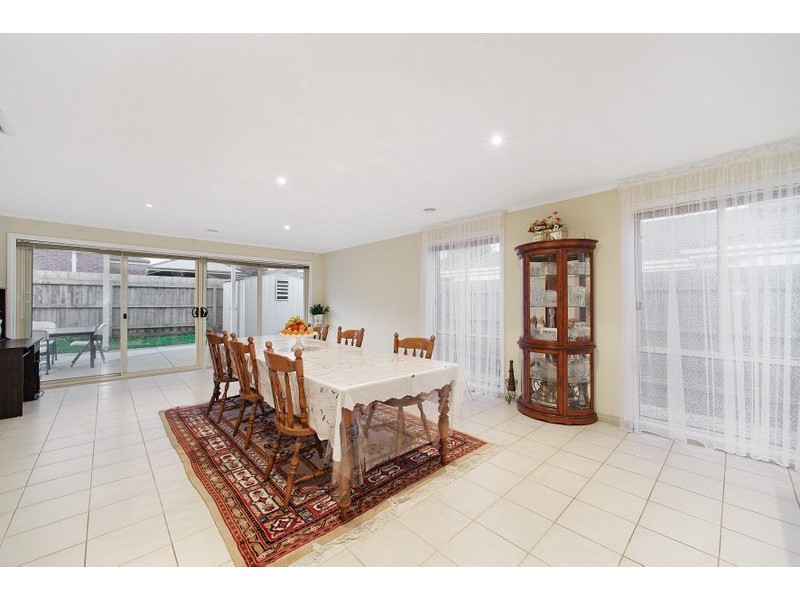 16 Sundial Court, Berwick VIC 3806