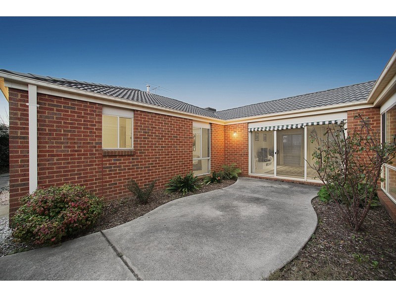 16 Sundial Court, Berwick VIC 3806