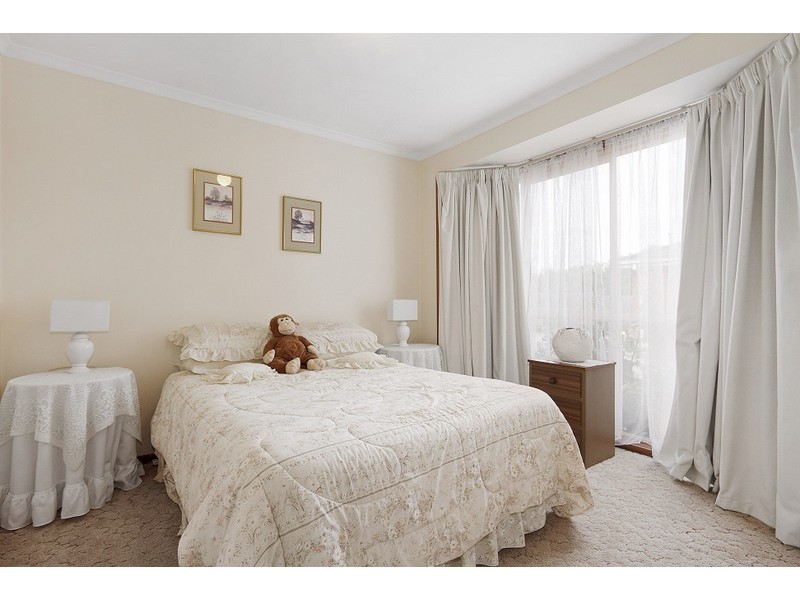 2/6 Watson Gardens, Berwick VIC 3806