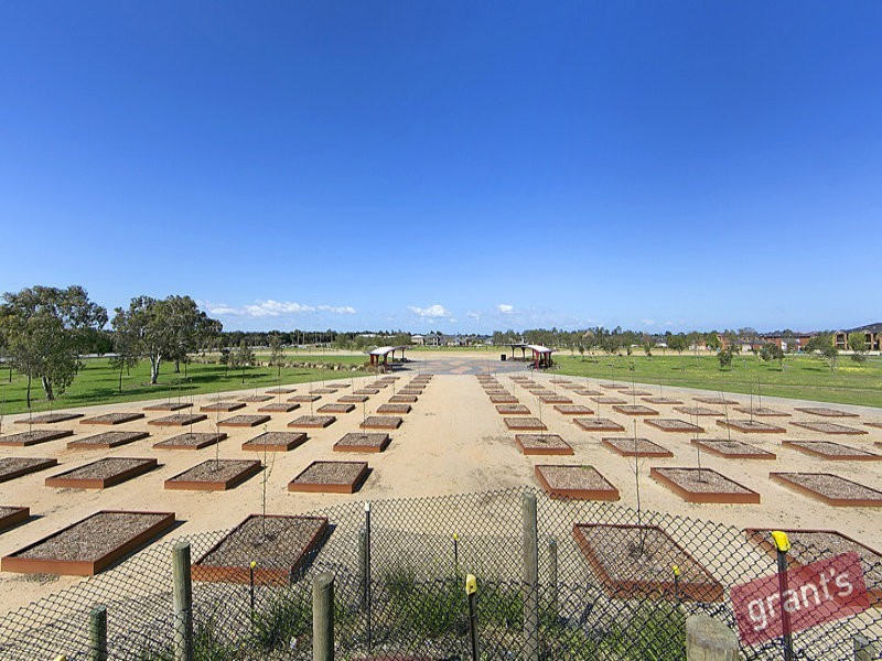 21 Lancashire Drive, Cranbourne North VIC 3977