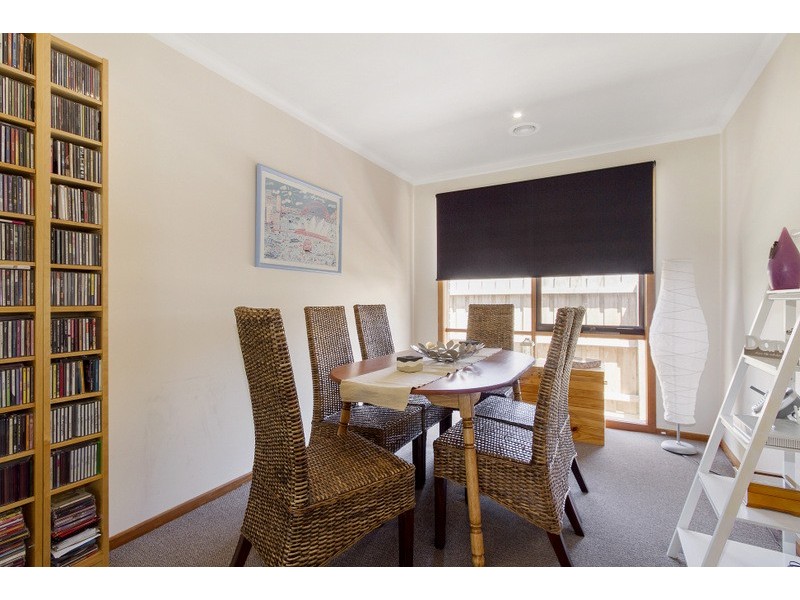 2/17 Lydia Mary Drive, Berwick VIC 3806