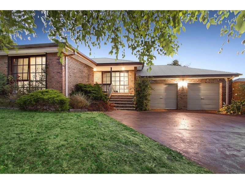 35 Bournevale Drive, Berwick VIC 3806