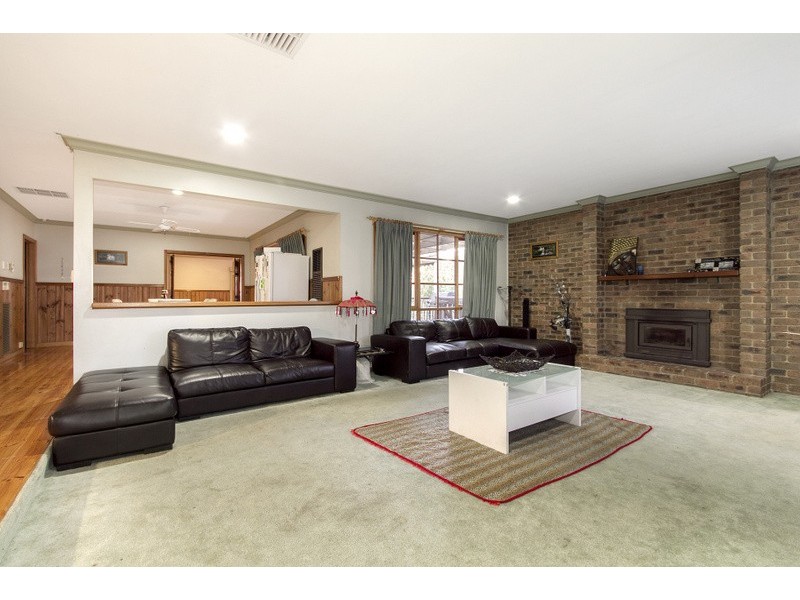 35 Bournevale Drive, Berwick VIC 3806