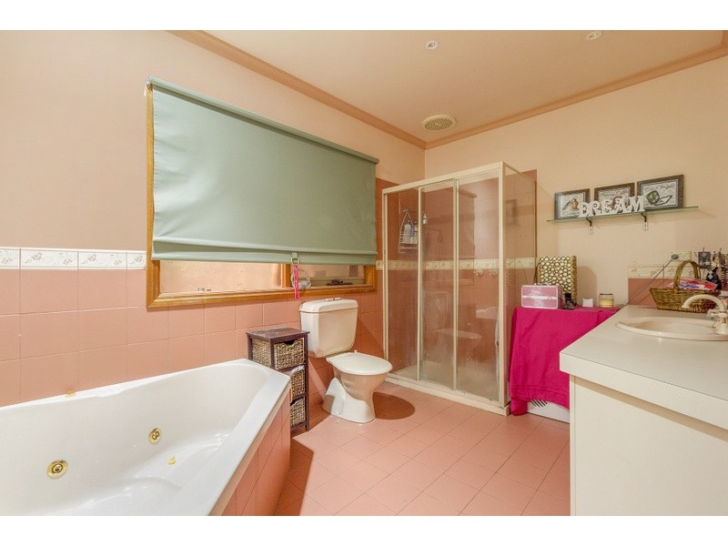 35 Bournevale Drive, Berwick VIC 3806