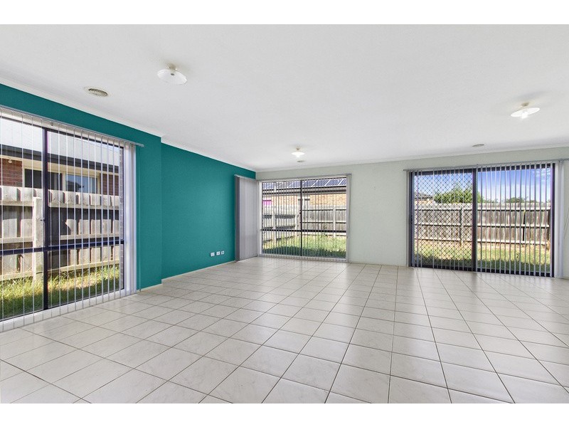 33 Grand Arch Way, Berwick VIC 3806