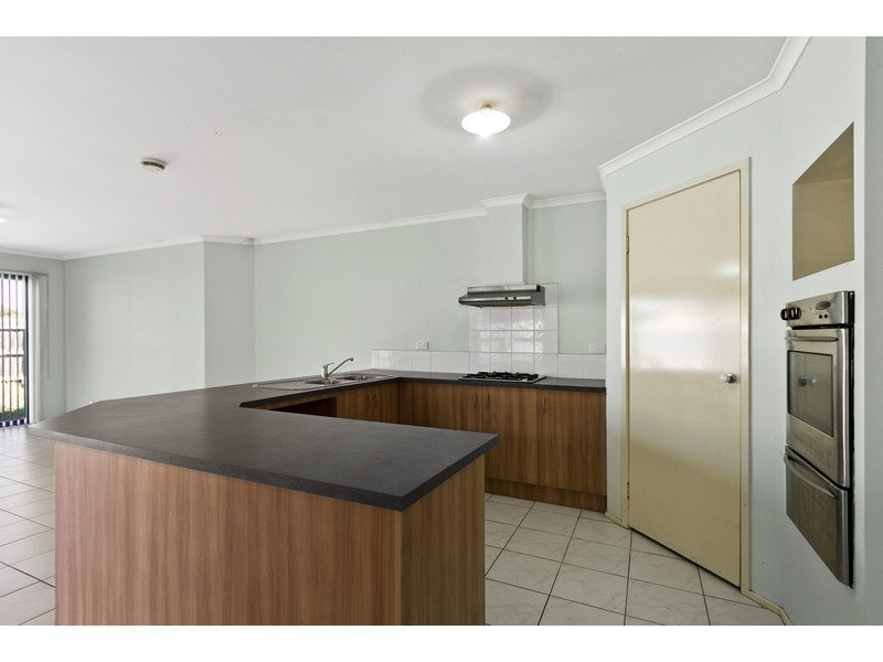 33 Grand Arch Way, Berwick VIC 3806