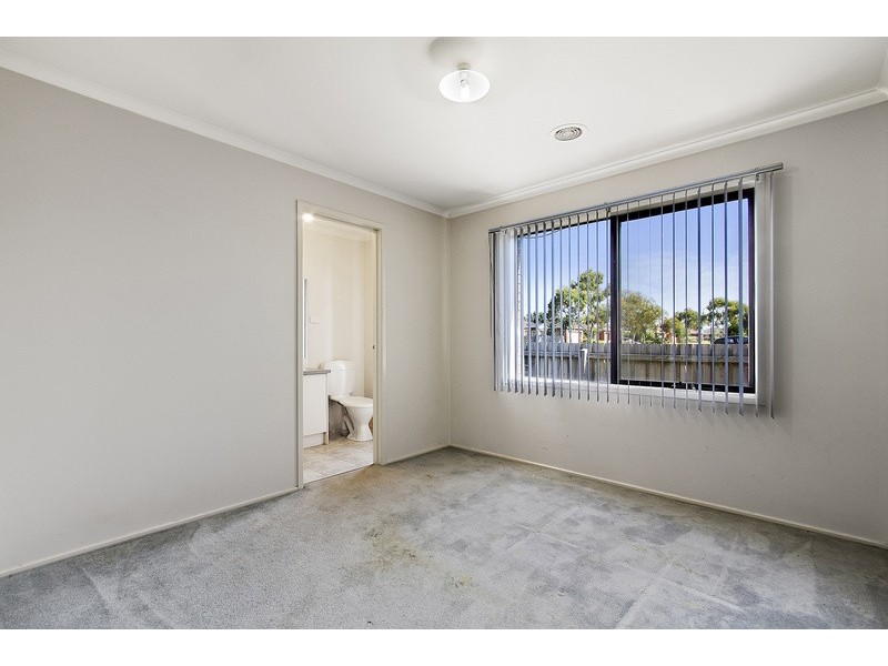 33 Grand Arch Way, Berwick VIC 3806