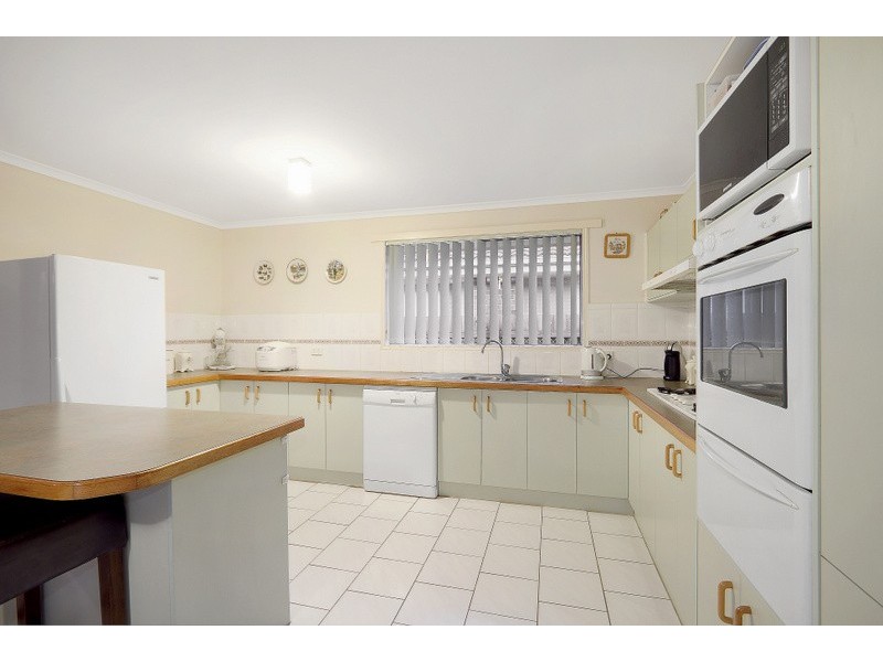 16 Shaftsbury Ave, Berwick VIC 3806