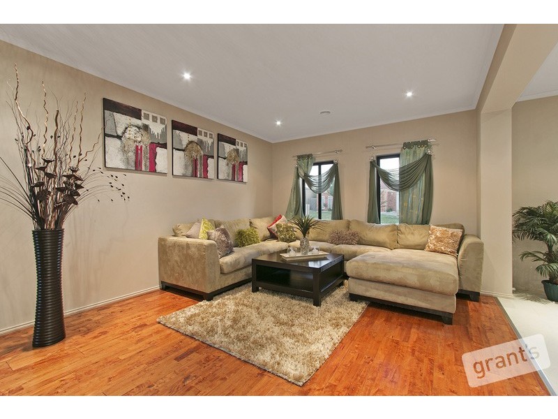 32 Honeyeater Grove, Narre Warren VIC 3805