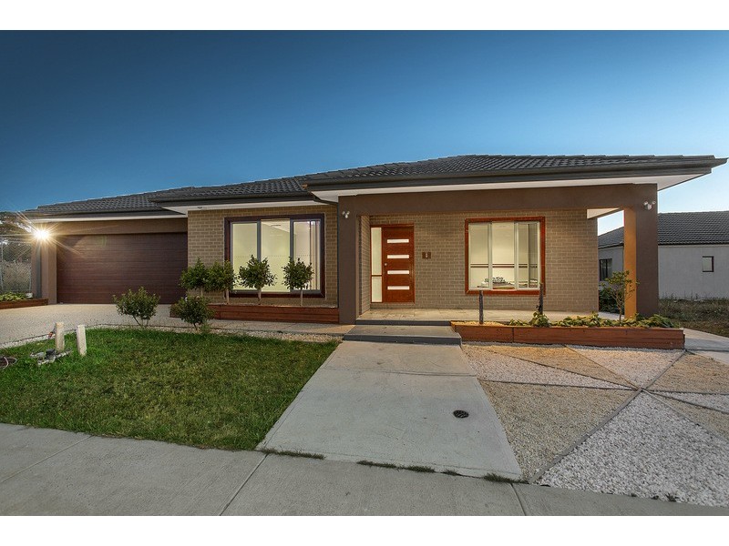 3 Barter Crescent, Cranbourne East VIC 3977