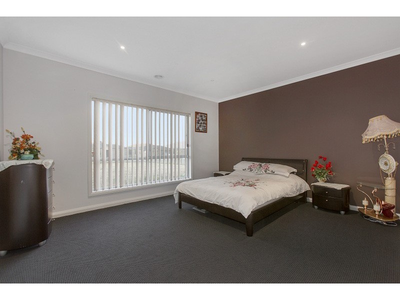 3 Barter Crescent, Cranbourne East VIC 3977
