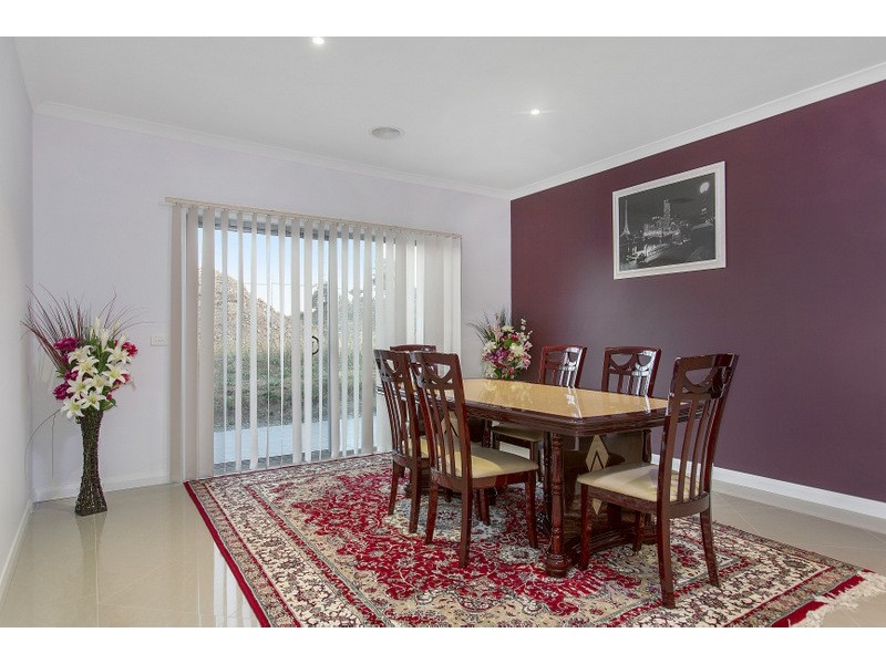 3 Barter Crescent, Cranbourne East VIC 3977