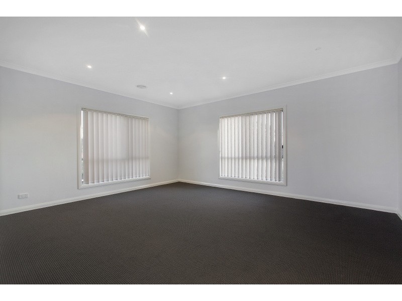 3 Barter Crescent, Cranbourne East VIC 3977