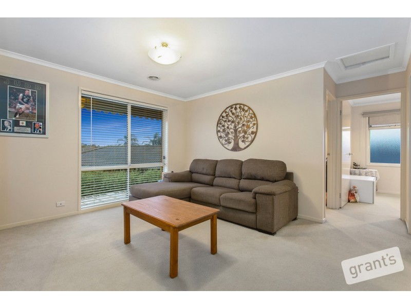 4 Jeune Grove, Berwick VIC 3806