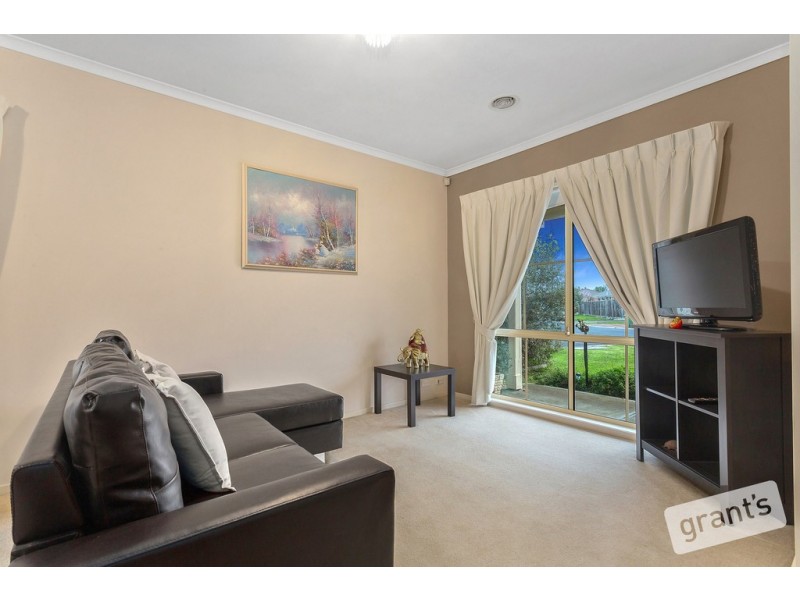 4 Jeune Grove, Berwick VIC 3806