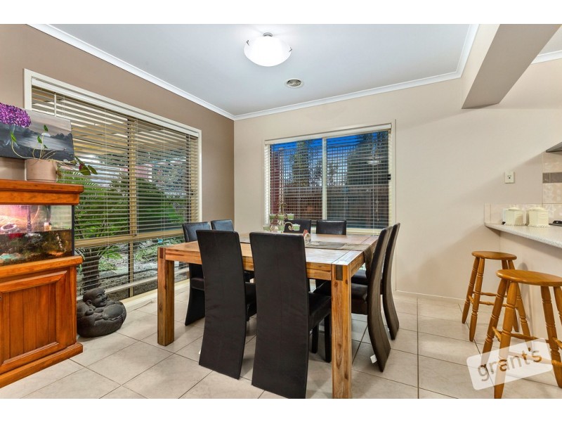 4 Jeune Grove, Berwick VIC 3806