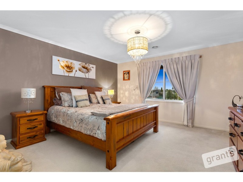 4 Jeune Grove, Berwick VIC 3806