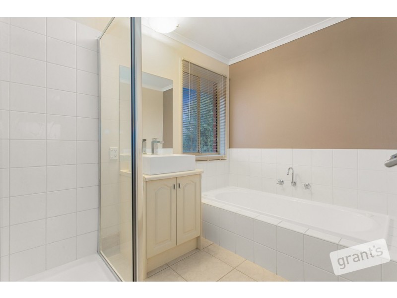 4 Jeune Grove, Berwick VIC 3806