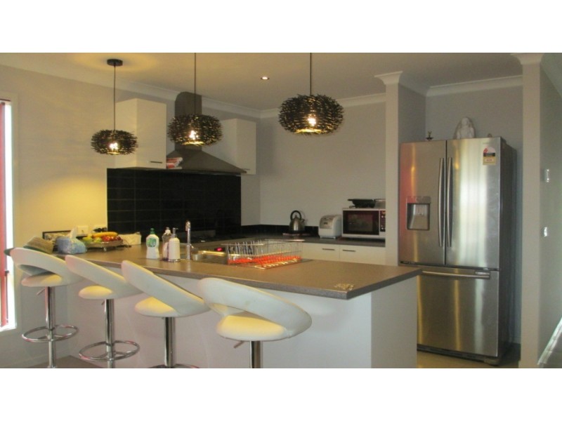 112 Glenelg Street, Clyde North VIC 3978