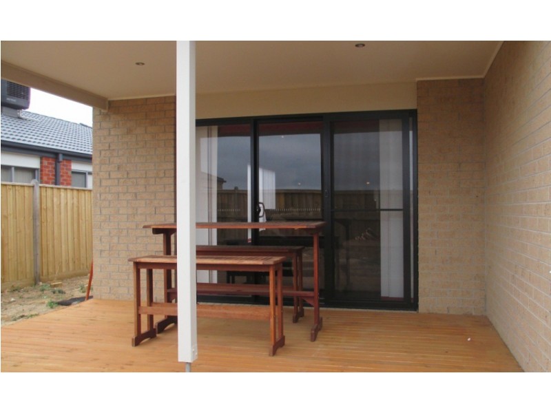 112 Glenelg Street, Clyde North VIC 3978