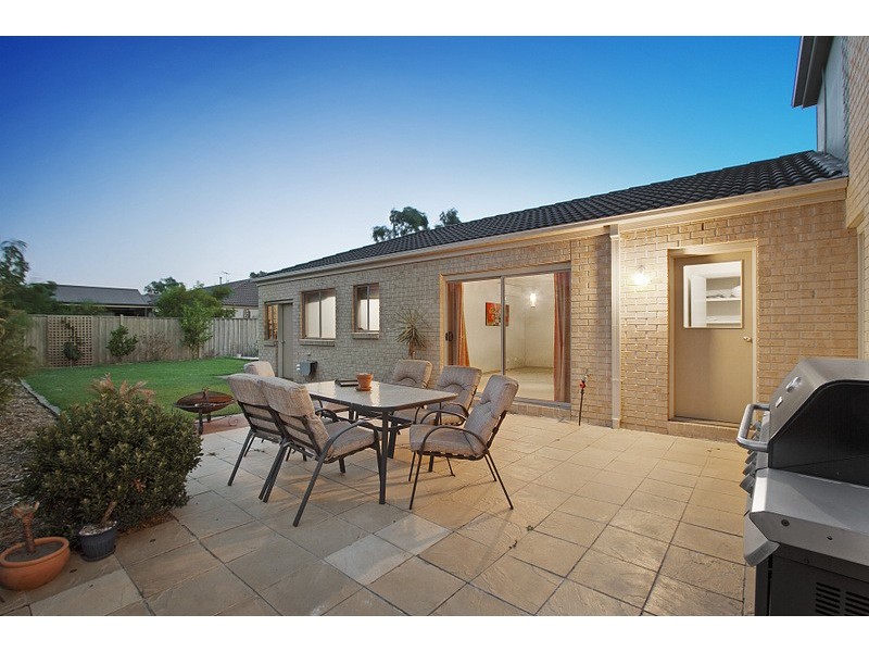 18 Moondarra Drive, Berwick VIC 3806