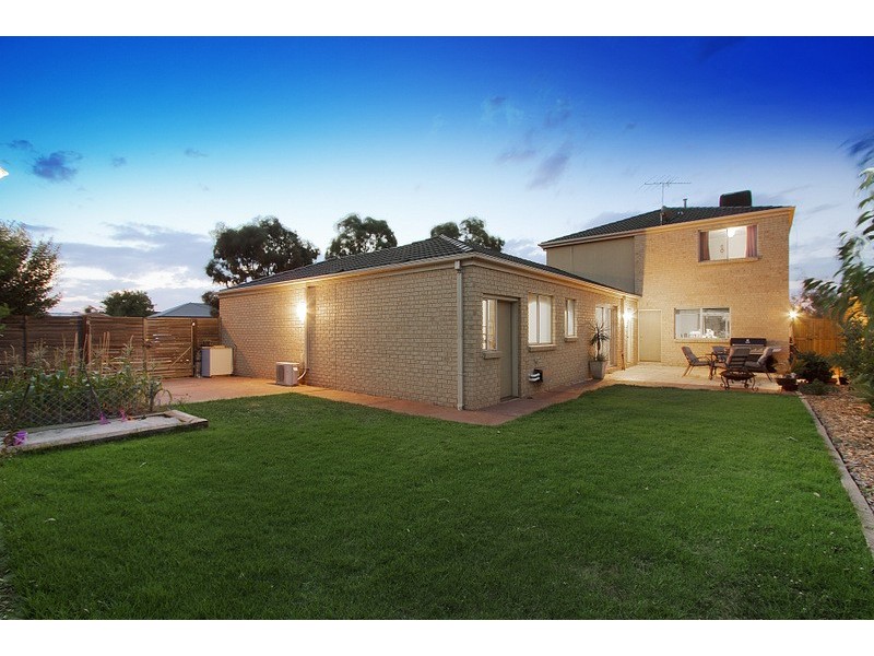 18 Moondarra Drive, Berwick VIC 3806