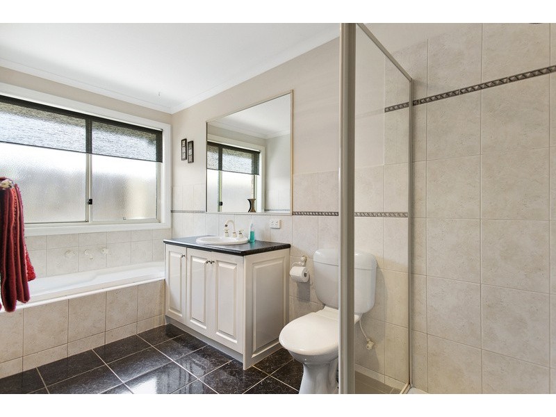 20 Fieldhouse Lane, Berwick VIC 3806