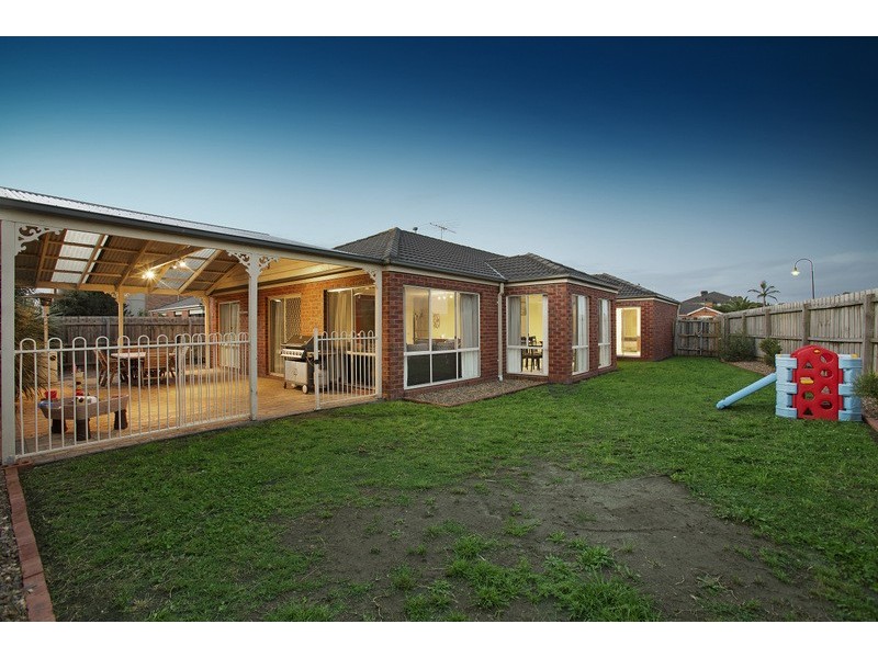 27 Pendulum Place, Berwick VIC 3806