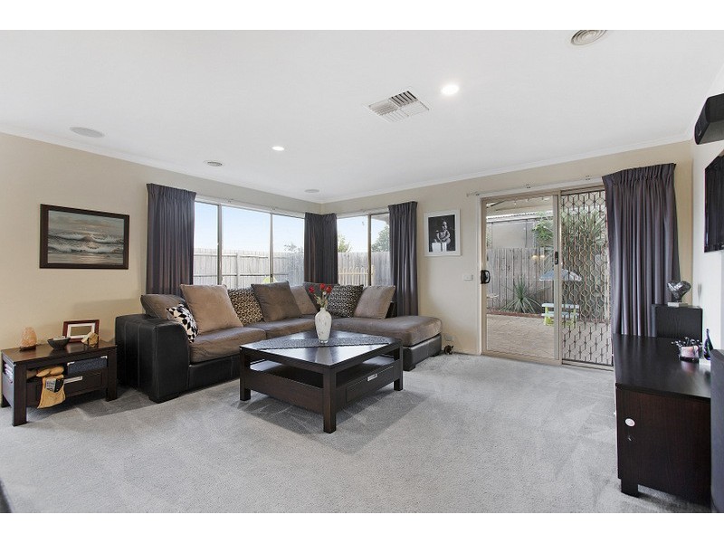 27 Pendulum Place, Berwick VIC 3806