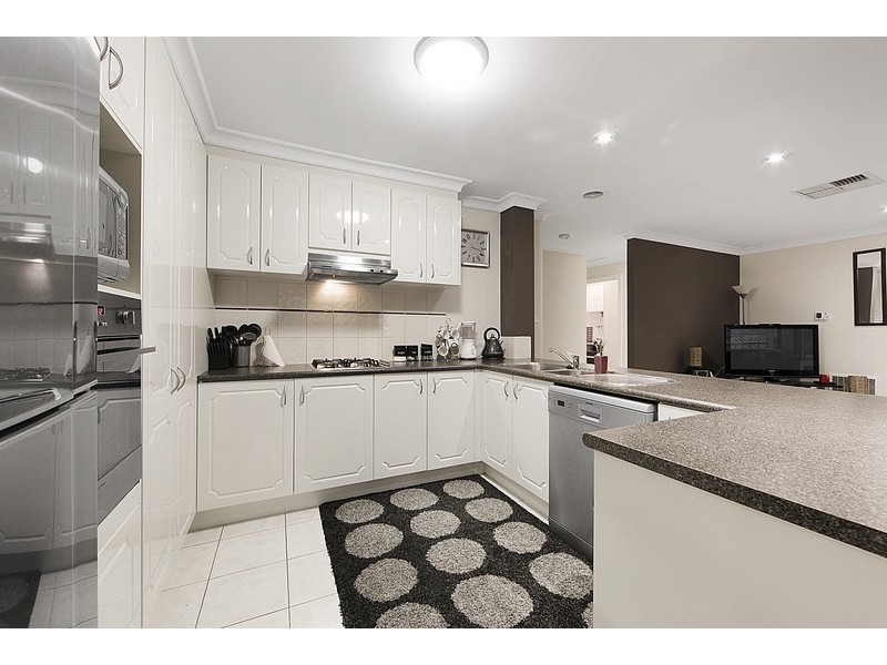 42 Fieldstone Boulevard, Beaconsfield VIC 3807