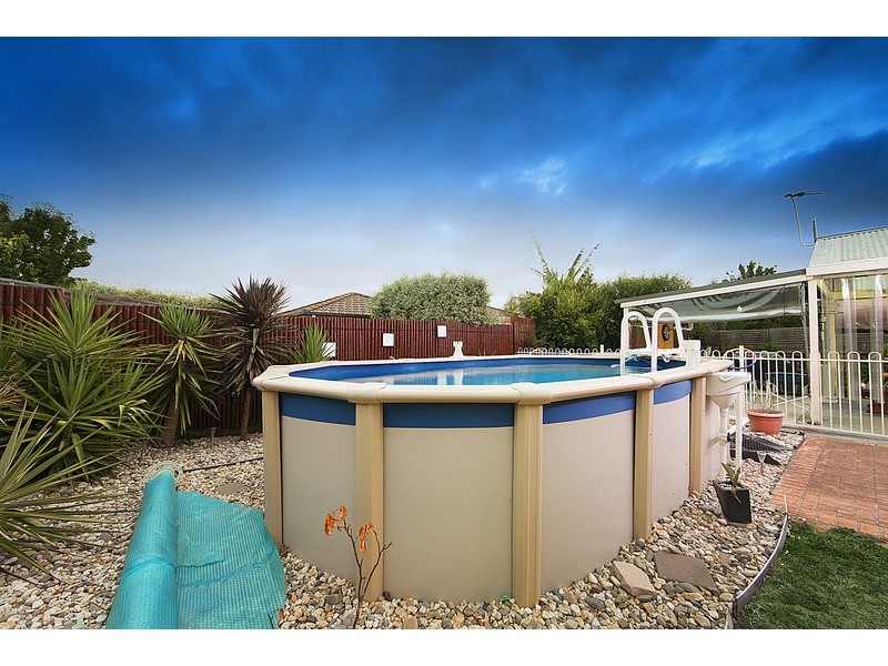 42 Fieldstone Boulevard, Beaconsfield VIC 3807