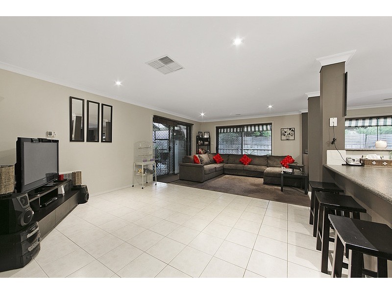 42 Fieldstone Boulevard, Beaconsfield VIC 3807