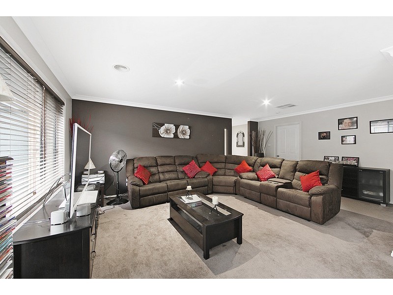 42 Fieldstone Boulevard, Beaconsfield VIC 3807