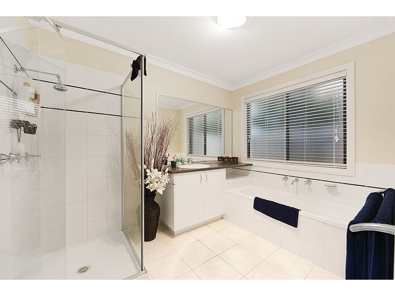 42 Fieldstone Boulevard, Beaconsfield VIC 3807