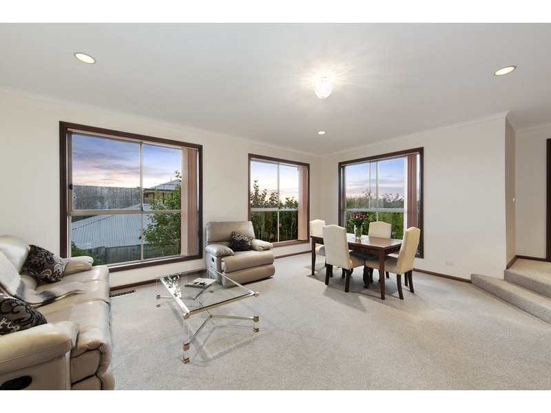 17 Balmain Drive, Berwick VIC 3806