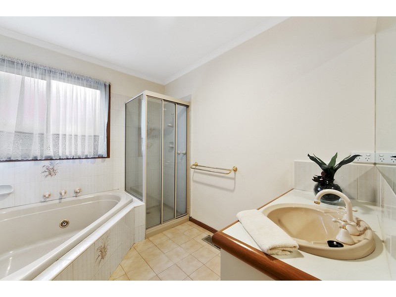 17 Balmain Drive, Berwick VIC 3806