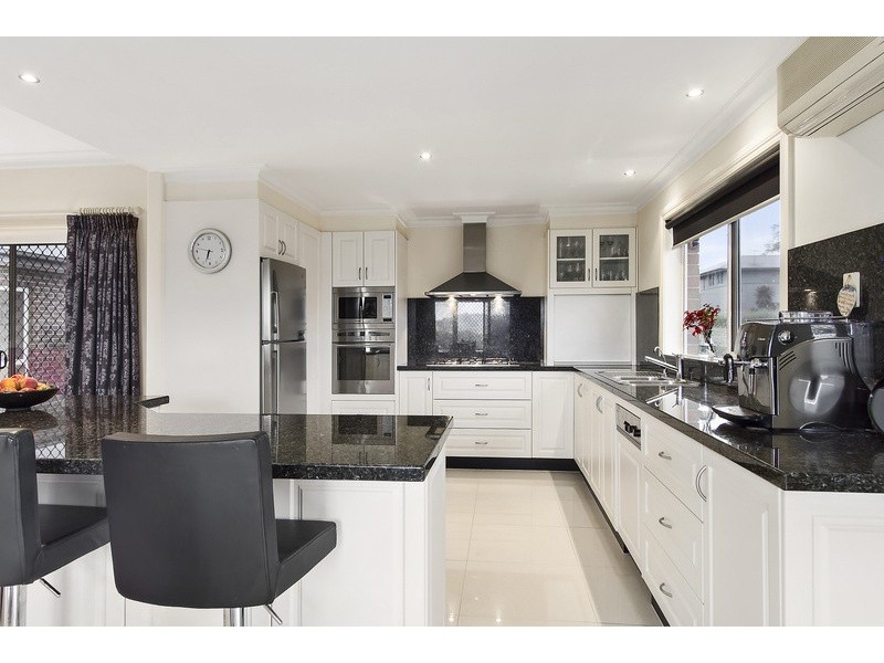 6 Ascot Rise, Berwick VIC 3806