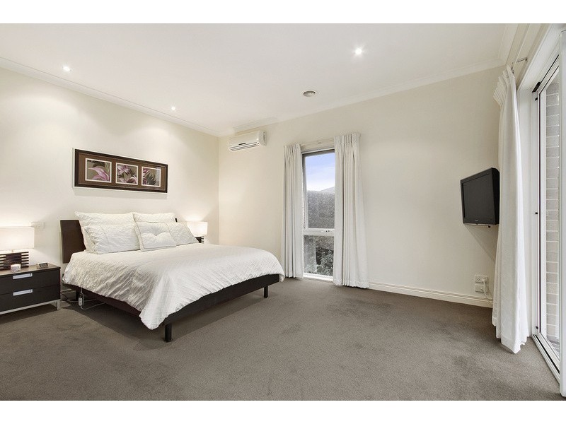 6 Ascot Rise, Berwick VIC 3806