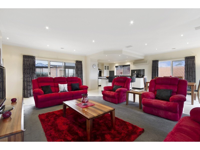 6 Ascot Rise, Berwick VIC 3806